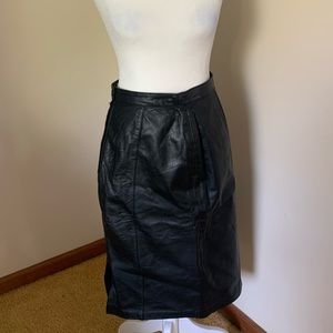 Vintage 26 inch Women’s Black Leather Skirt by Dana Brooke Size 6 (today’s 4?)